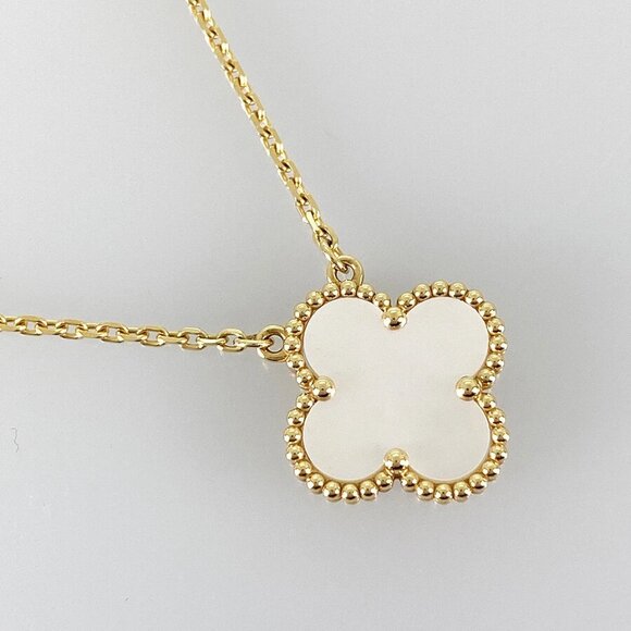 Van Cleef & Arpels Vintage Alhambra Pendant VCARA45900 Yellow gold shell Nec... - Picture 2 of 13